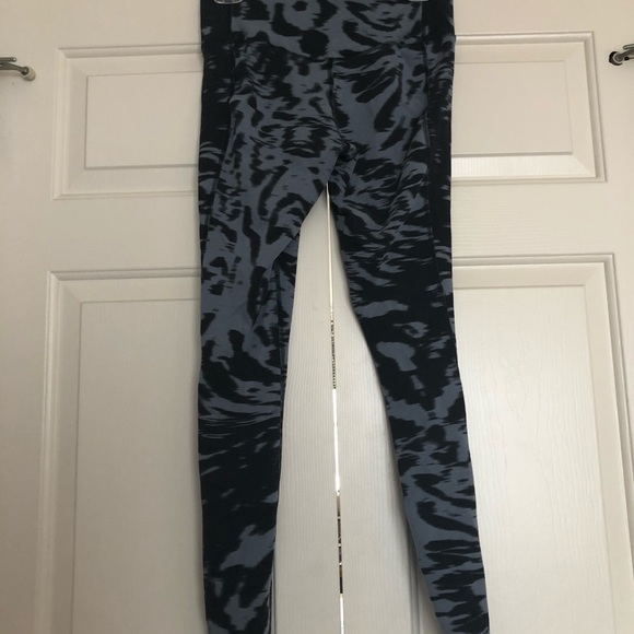 Nike Dri Fit Leggings Size Small - Picture 4 of 4